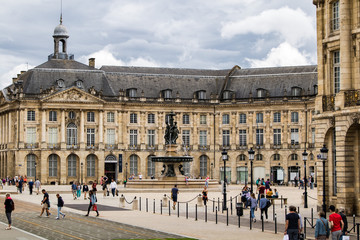 Fototapeta na wymiar Place de la Bourse par temps nuageux (Bordeaux, France)