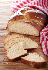 Frischer Hefezopf aufgeschnitten