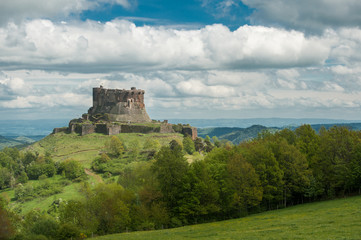 chateau - montagne Massif central
