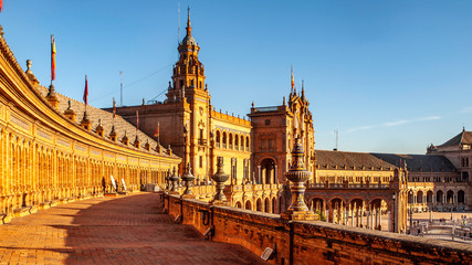Fototapeta na wymiar Panorámica de los edificios de la Plaza de España de Sevilla en un día con sol brillante