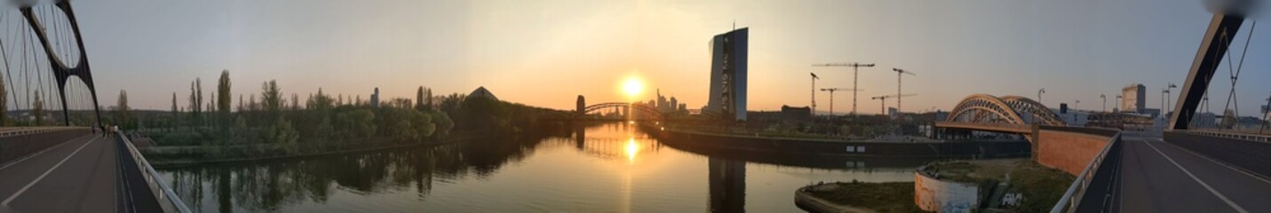 Fototapeta premium Frankfurt am Main Sonnenuntergang Panorama