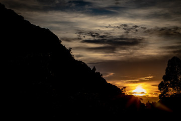 Pôr do sol nas montanhas