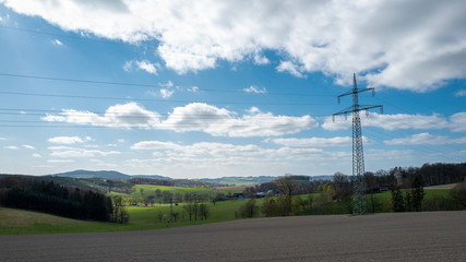 Stromtrasse mitten durchs Land