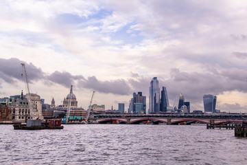 Naklejka premium London Skyline looking from the southbank, landscape view