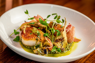 Scallops with Artickokes and Prosciutto