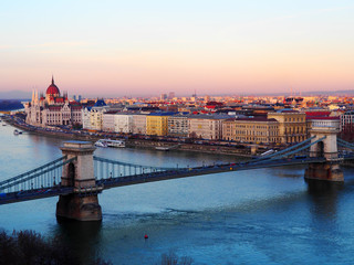 Fototapeta na wymiar View of the Szechenyi Chain Bridge at sunset in Budapest, Hungary.