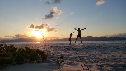 casal, pôr do sol, romântico, romance, natureza, praia