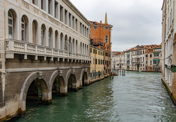 Fototapeta na wymiar canal in venice with gondola