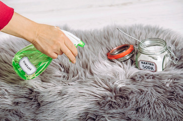 Using spray white vinegar dilution with water and baking soda Sodium bicarbonate in long hair fur...