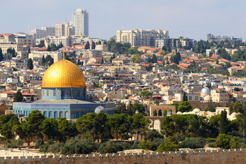 Fototapeta premium Dome of the Rock and the old city of Jerusalem. Israel