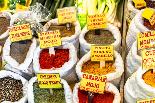 Gew&uuml;rze in der Markthalle.Mercado de Vegueta in Las Palmas auf der kanarischen Insel Gran Canaria