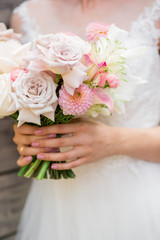 Obraz na płótnie Canvas Beautiful wedding flowers in hands of the bride.