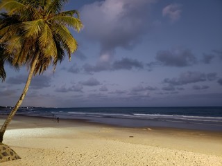 praia noturna, f&eacute;rias, mar, &aacute;gua, ondas, areia