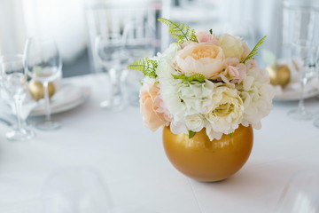 wedding, flower, bouquet, rose, white, flowers, table, decoration, pink, celebration, floral, beauty, love, roses, romantic, gift, blossom, beautiful, elegant, marriage, bride, bridal, holiday, arrang