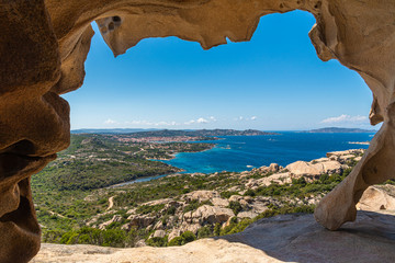 golfo degli aranci 01 - vista del mare da una grotta dell'interno.