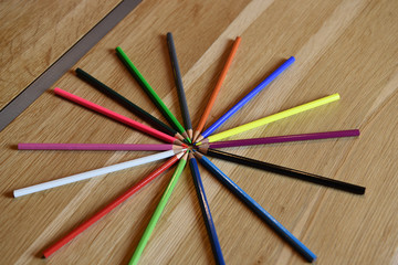 colori arte matite colorate disegnare colorare artistico 