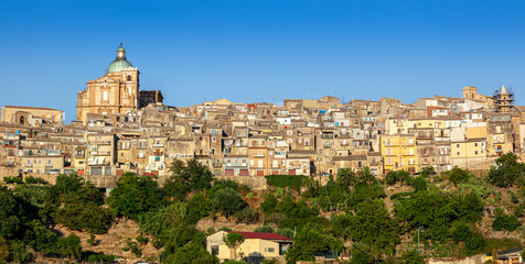 Obraz premium Panoramic view of the city of Piazza Armerina (Sicily)