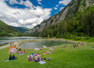 Le lac de Montriond en Haute--Savoie