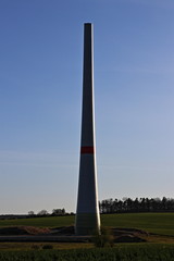 Im Bau befindliche Windkraftanlage - Energiewende (gr&uuml;ne Stromerzeugung)