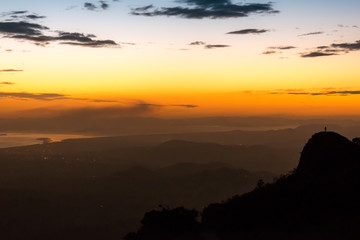 Obraz premium person watching the sunset in a mountain in Costa Rica