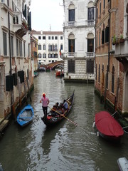 Fototapeta na wymiar Gondola in Venice canals