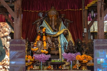 Die hölzerne Figur des hinduistischen Gottes Ganesha