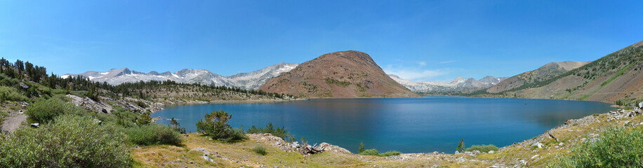 Sunny view of the Saddlebag Lake