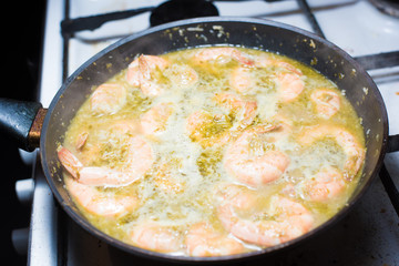 shrimp with pesto sauce