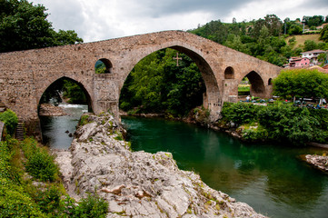 Fototapeta na wymiar Old Roman stone bridge in Cangas de Onis (Asturias), Spain