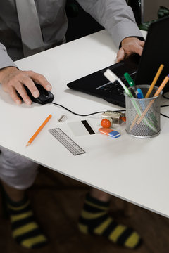 Arbeiten Homeoffice Telearbeit Arbeitszimmer
Dresscode Konferenz Arbeitnehmer Freelancer