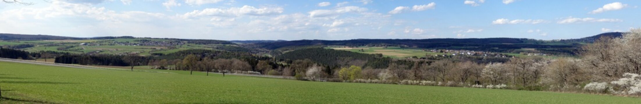 Blick &uuml;ber das obere Ahrtal bei Ahrdorf