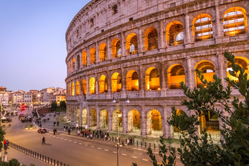 Fototapeta na wymiar colosseum in rome italy in the evening