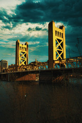 Downtown Sacramento skyline and dramatic cloudy sunset behind Tower Bridge © Alexandr Ivaschenko