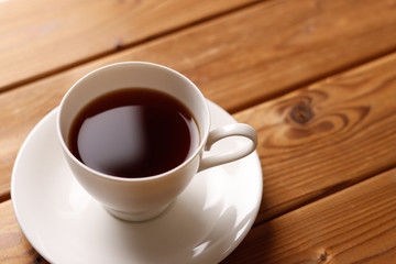 コーヒーとウッドテーブル