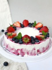 cheesecake with berries