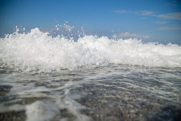 Obraz premium Waves on the beach tide of the sea