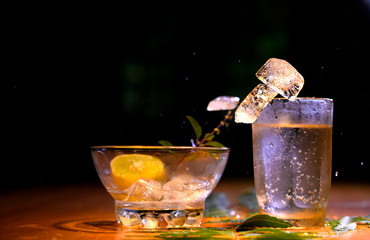 drink, glass, cocktail, ice, alcohol, beverage, splash, cold, bar, cola, liquid, juice, soda, fruit, fresh, isolated, party, whisky, cool, tea, refreshment, food, lemon, vodka, lim