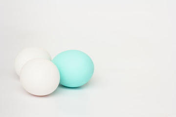 Se diferente, huevo  pintado de color 