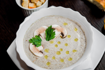 cream of mushroom soup with mushrooms