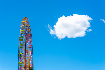 観覧車と青空