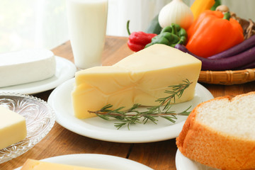 チーズなどの乳製品