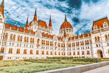 Fototapeta na wymiar Hungarian Parliament Main Entrance.Patio. Hungary.