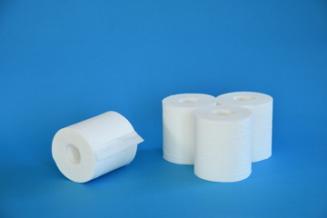 トイレットペーパー　背景青色