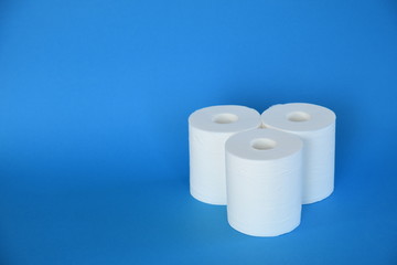 トイレットペーパー　背景青色