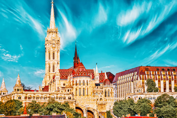 Obraz premium Church of St. Matthias and Fisherman's Bastion from the shore of the Danube. Budapest. Hungary
