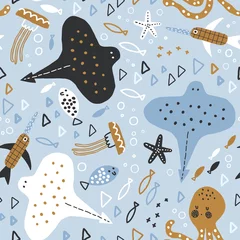 Tapeten Nettes nahtloses Muster mit verschiedenen Fischen, Tintenfisch, Quallen, Schwertfisch, Seestern. Kreativer unterseeischer kindischer Hintergrund. © bukhavets