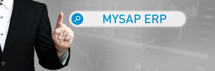 mySAP ERP. Mann im Anzug zeigt mit dem Finger auf ein Suchfeld. Das Wort mySAP ERP steht in der Suche. Symbol für Business, Finanzen, Statistik, Analyse, Wirtschaft