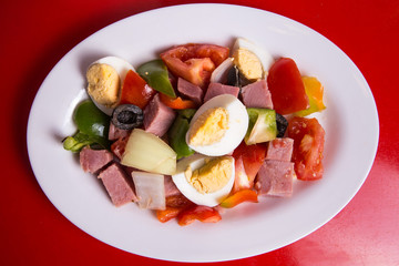 Mix salad jam, eggs and vegetables