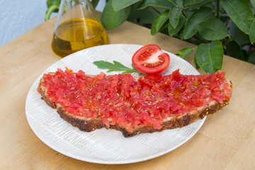 Tostada con tomates