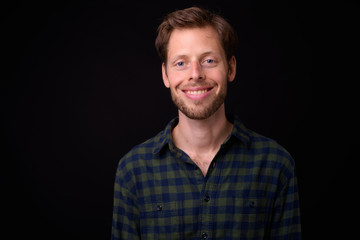 Obraz premium Face of happy bearded hipster man smiling